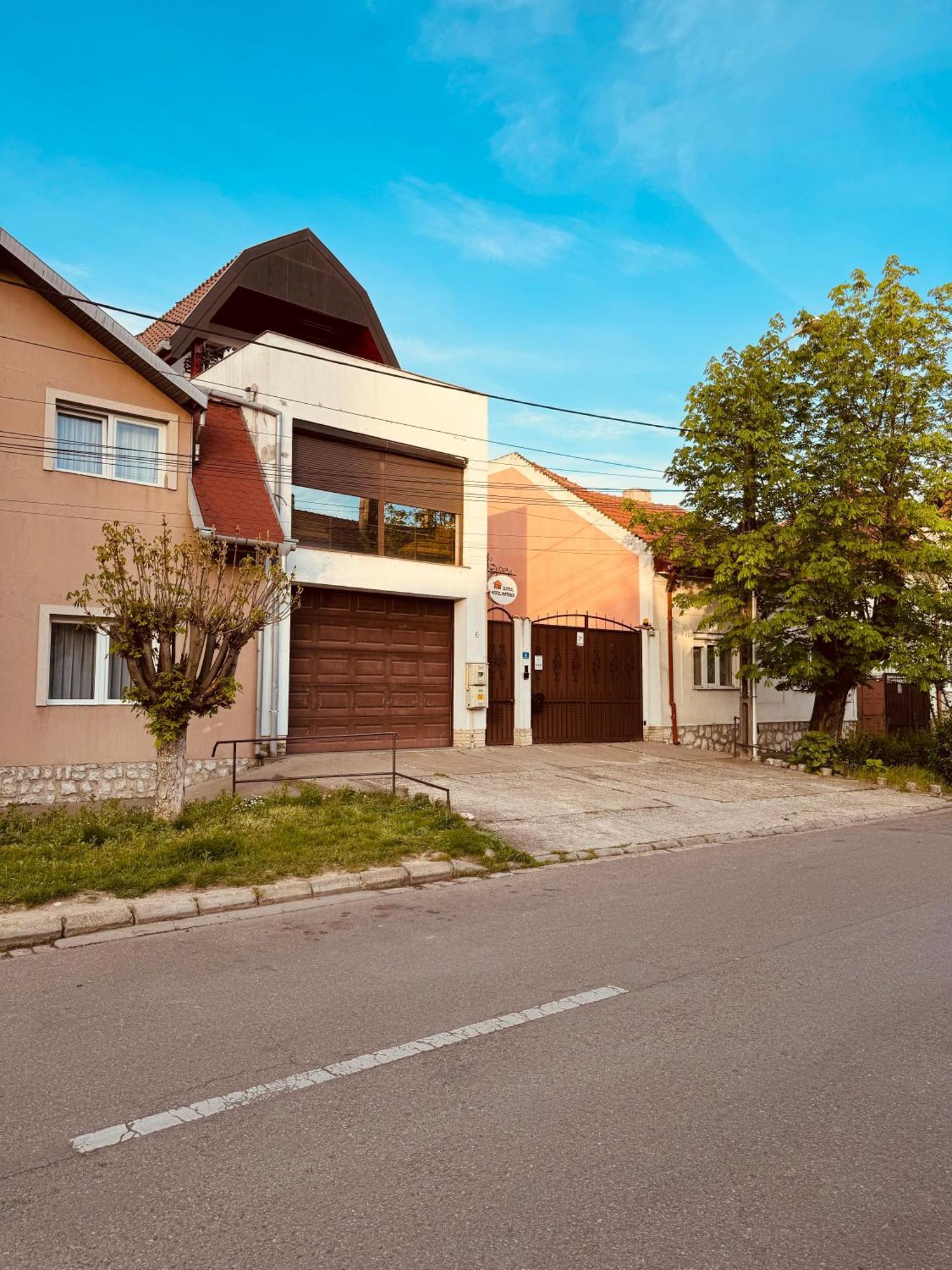 Central Hostel Partener Oradea Exterior photo